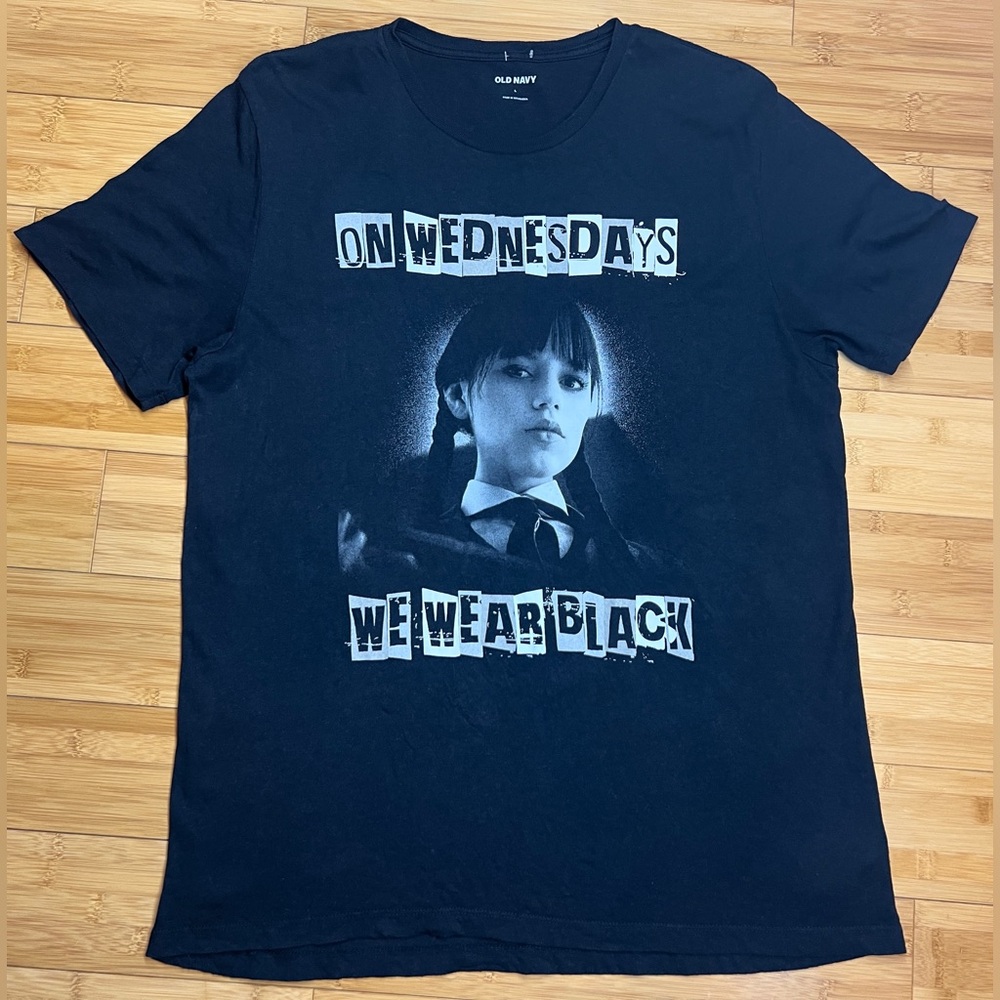 Old Navy Wednesday, The Addams Family Gothic Graphic Short Sleeve T-Shirt|Size:L